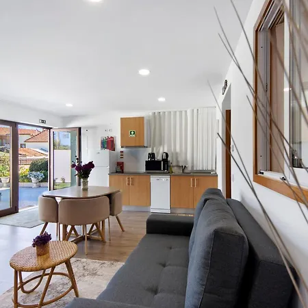 Lomi Com Piscina Apúlia