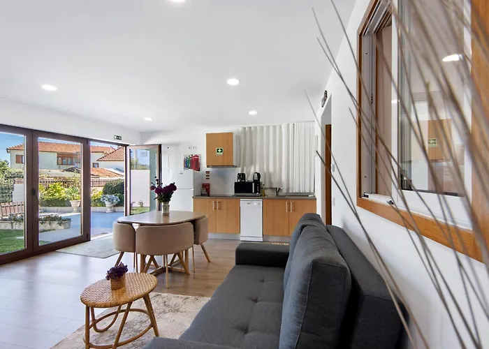 Lomi Com Piscina Apúlia