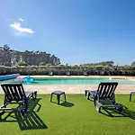 Lomi Com Piscina Apúlia