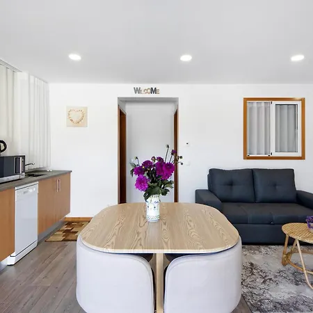 Lomi Com Piscina Apúlia