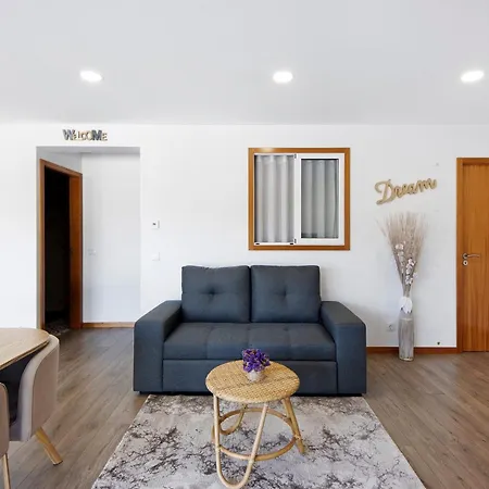 Lomi Com Piscina Apartman *
