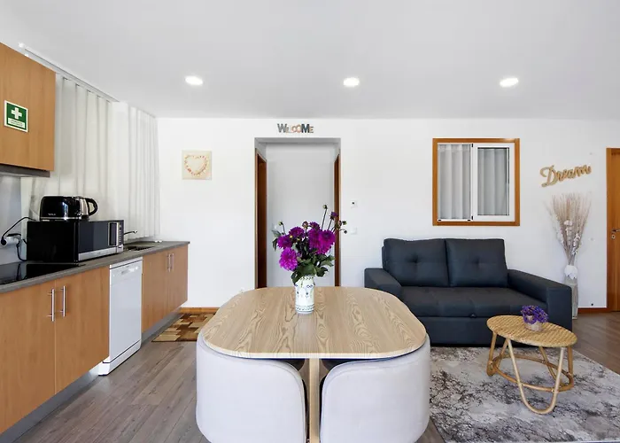 Lomi Com Piscina Apúlia